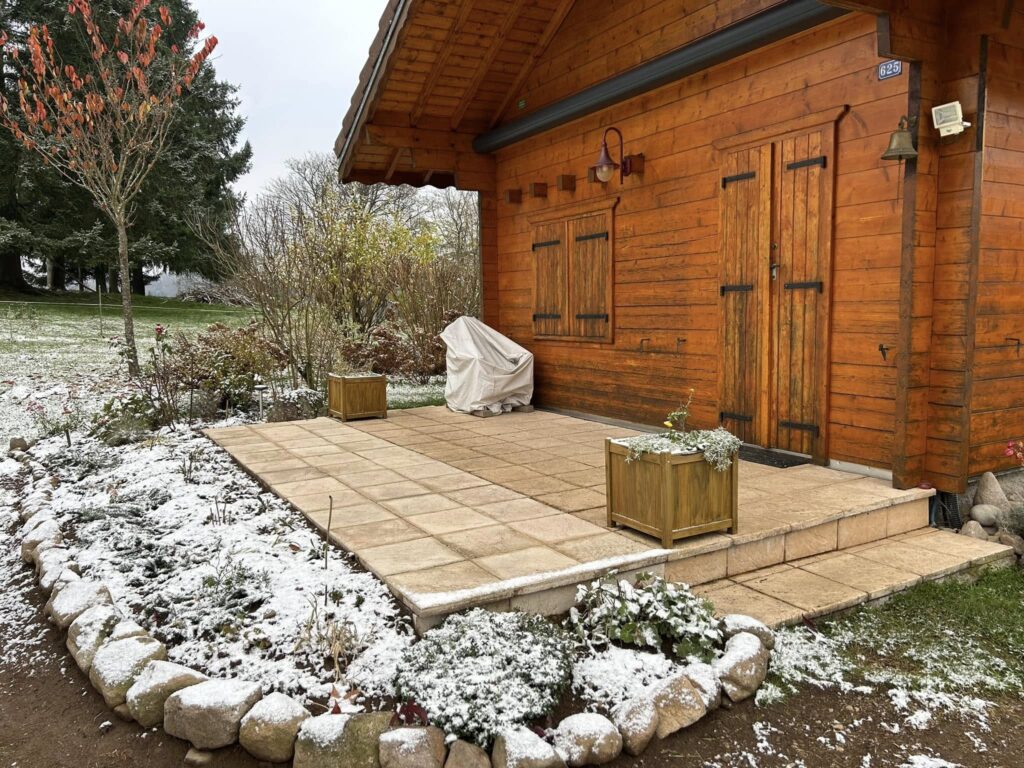 t-p-j.fr - terrasse en dalle devant chalet