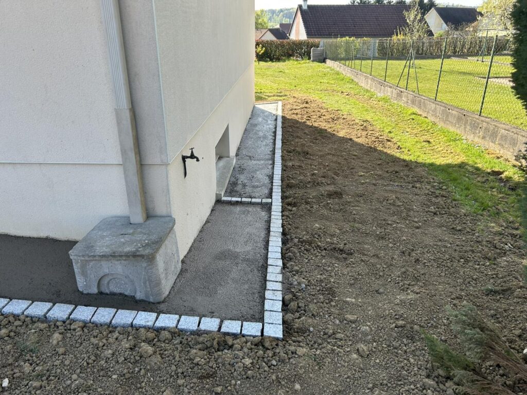 t-p-j.fr - bordure de maison en pavé et bêton