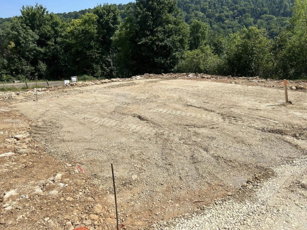 t-p-j.fr - terrassement avant la pose d'un chalet